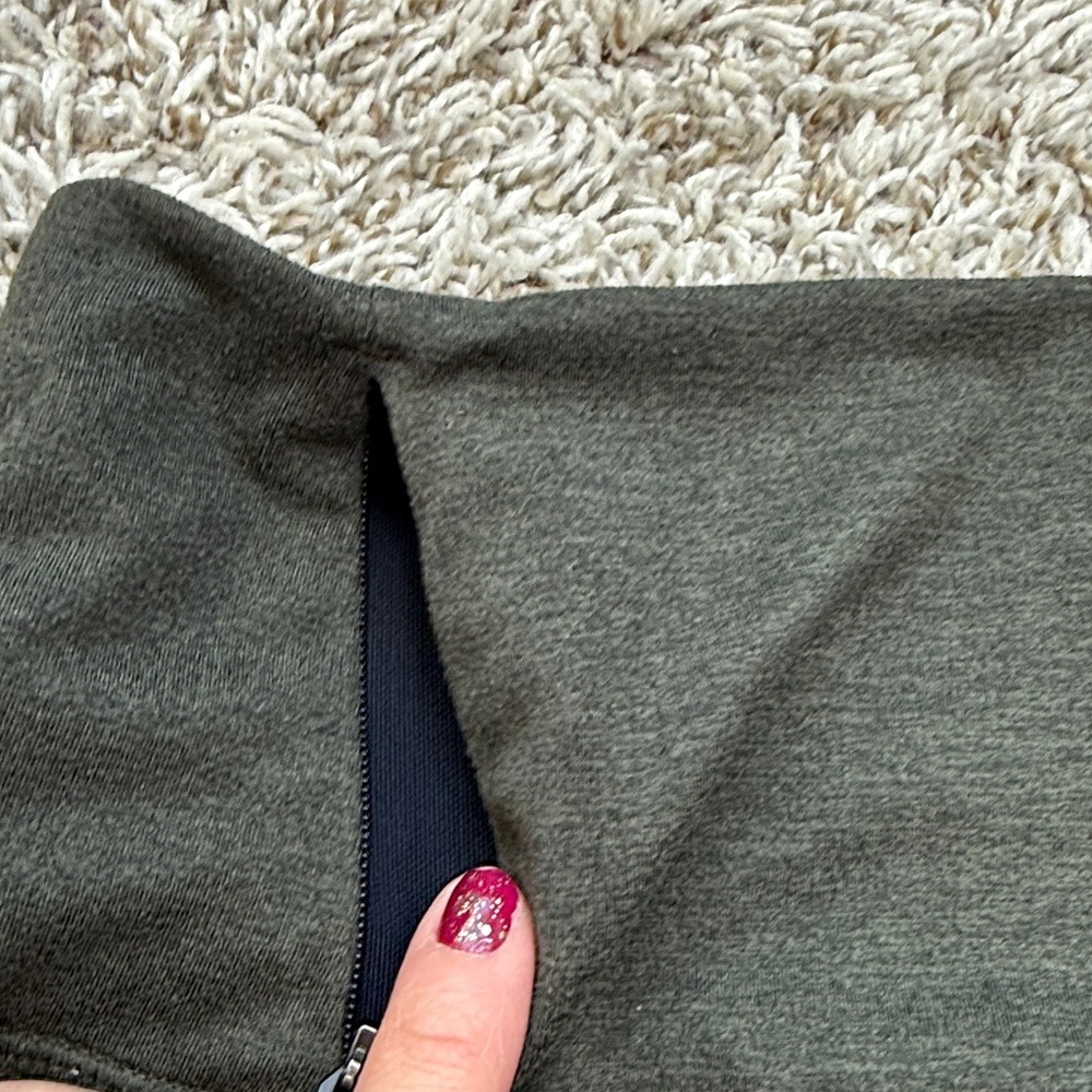 Vuori 7/8 Legging Green Heathered size Medium - Picture 9 of 12